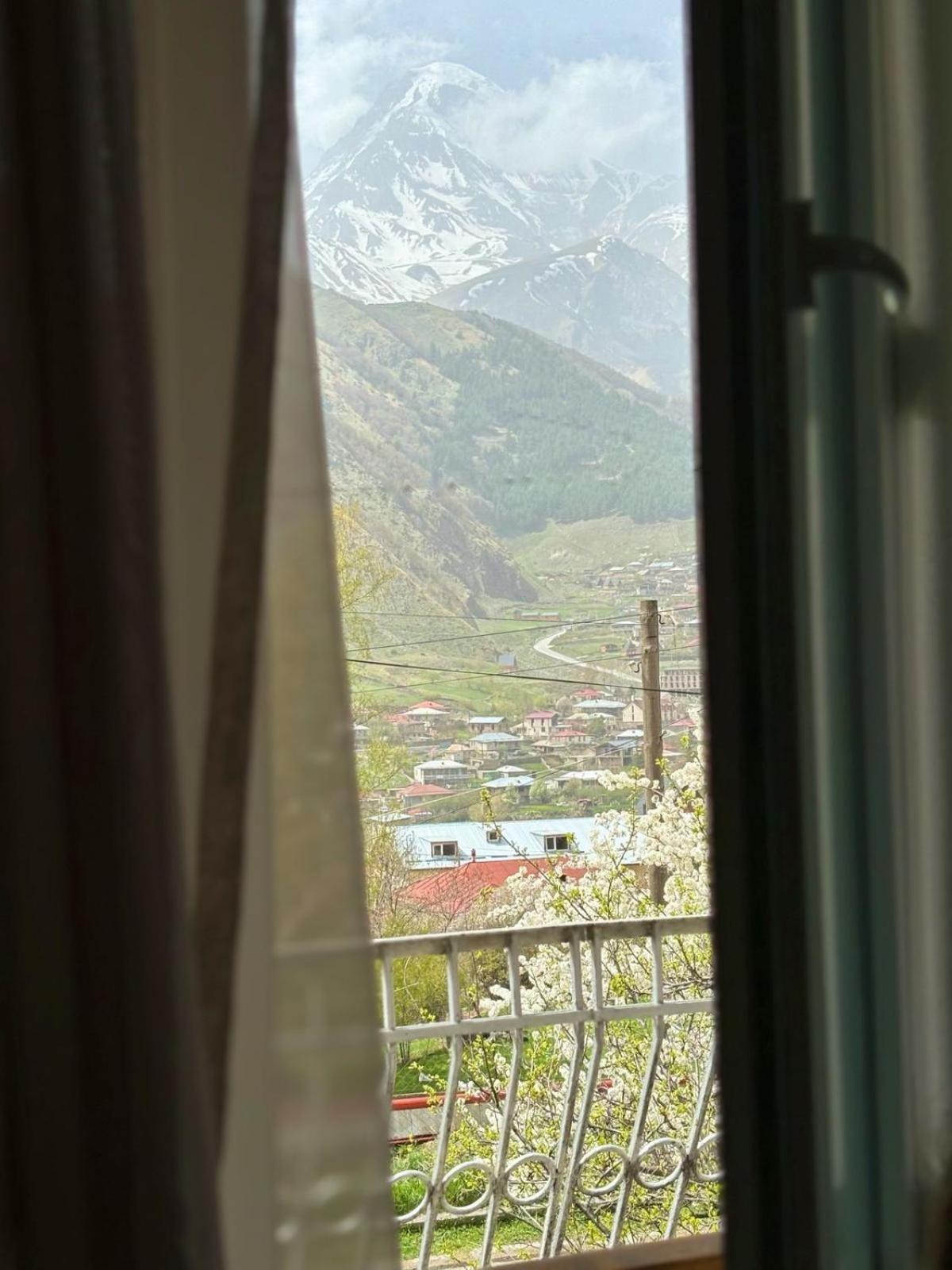 Geo Inn Казбеги Екстериор снимка